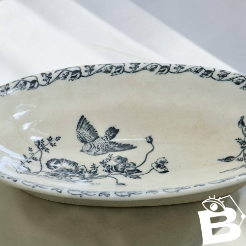 Plat terre de fer à loiseau du XIXe siècle signé Onnaing Coquelicots