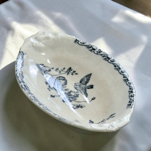 Plat terre de fer à loiseau du XIXe siècle signé Onnaing Coquelicots