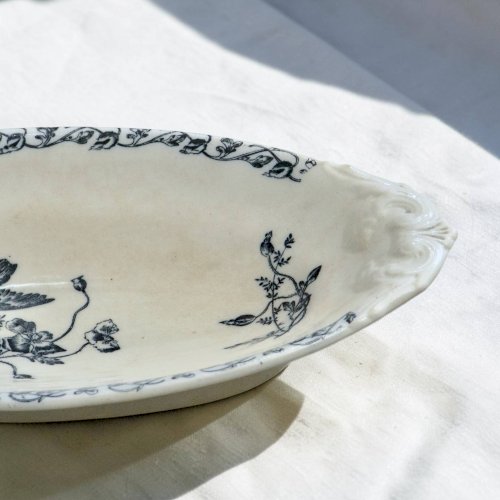Plat terre de fer à loiseau du XIXe siècle signé Onnaing Coquelicots