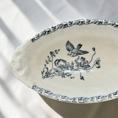 Plat terre de fer à loiseau du XIXe siècle signé Onnaing Coquelicots