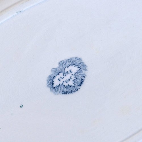 Plat terre de fer XIXe signé Sarreguemines Flore