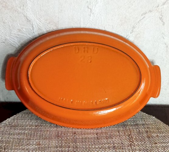 Plat vintage DRU 28 en fonte émaillée orange – Made in Holland – Années 1970 – Pièce rare et robuste