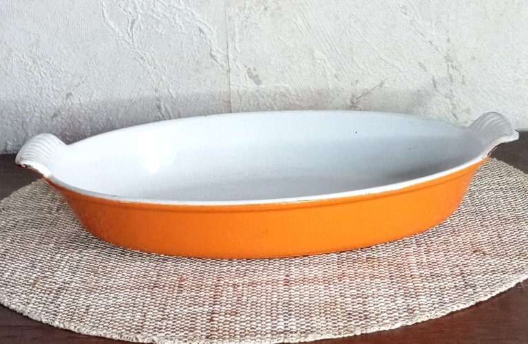 Plat vintage DRU 28 en fonte émaillée orange – Made in Holland – Années 1970 – Pièce rare et robuste