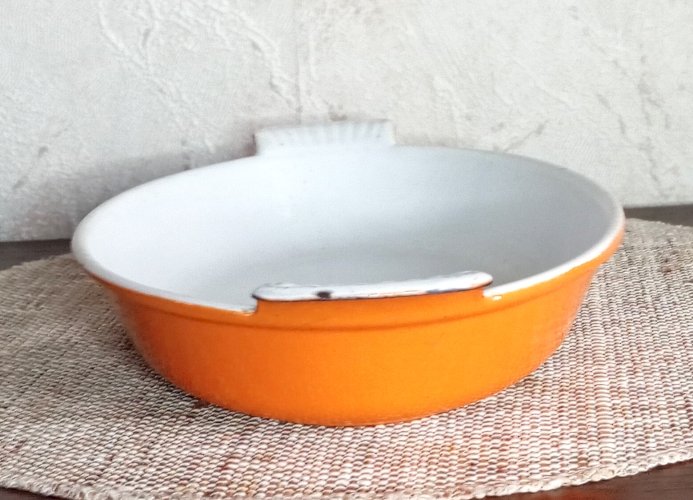 Plat vintage DRU 28 en fonte émaillée orange – Made in Holland – Années 1970 – Pièce rare et robuste