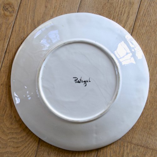 Plat vintage portugais en barbotine fraises et fleurs roses