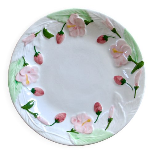 Plat vintage portugais en barbotine fraises et fleurs roses