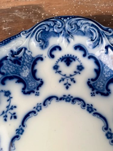 Plat WH Grindley «Flow Blue» modèle Alton