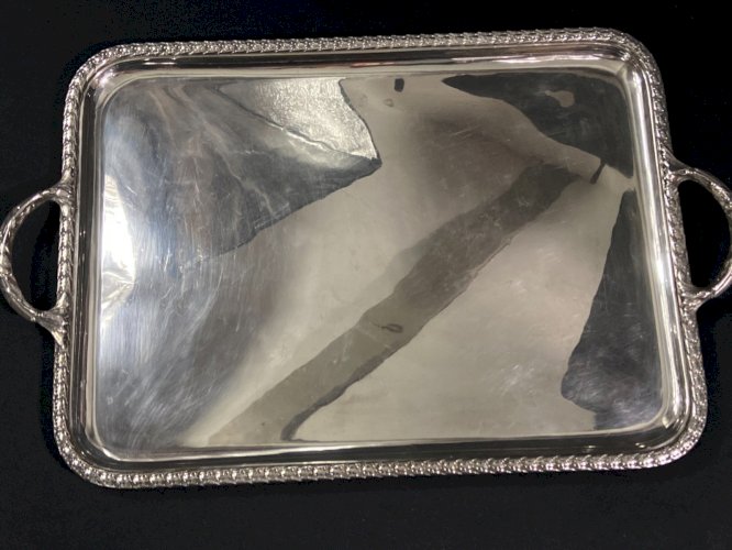 Plateau à anses en métal argenté à décor de frises de lauriers style Empire