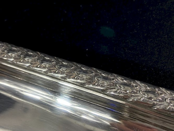 Plateau à anses en métal argenté à décor de frises de lauriers style Empire