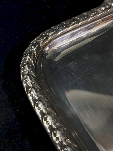 Plateau à anses en métal argenté à décor de frises de lauriers style Empire