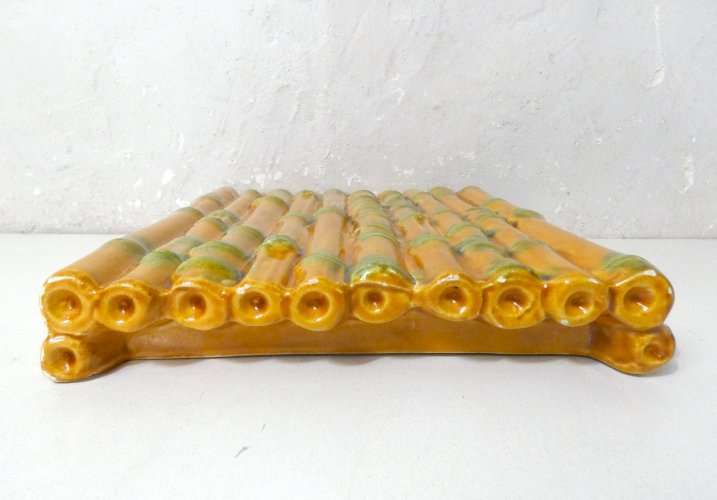 Plateau à fromage vintage en barbotine Vallauris signé trompe l’œil bambou