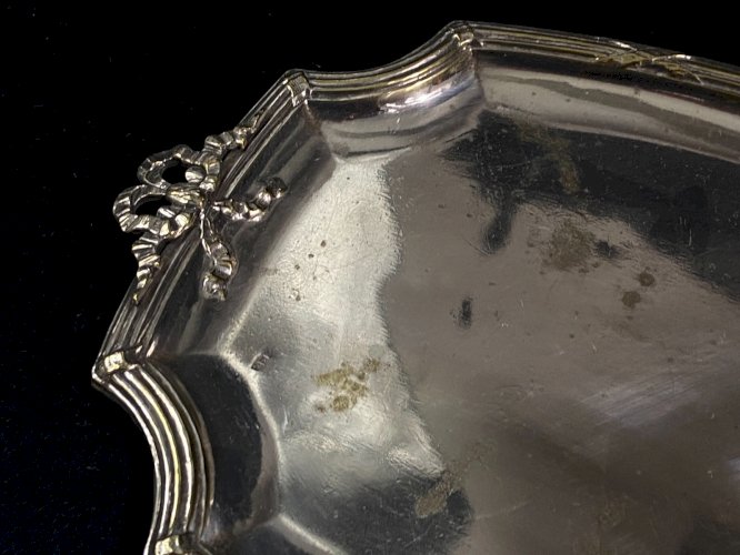 Plateau à missives en métal argenté de style Louis XVI