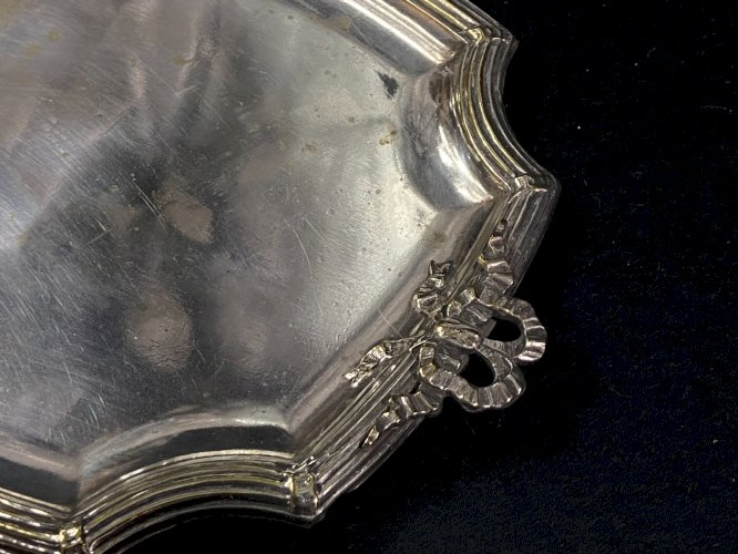 Plateau à missives en métal argenté de style Louis XVI