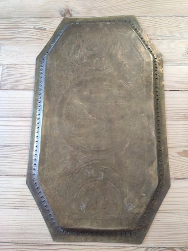 Plateau à thé oriental ancien en laiton gravé