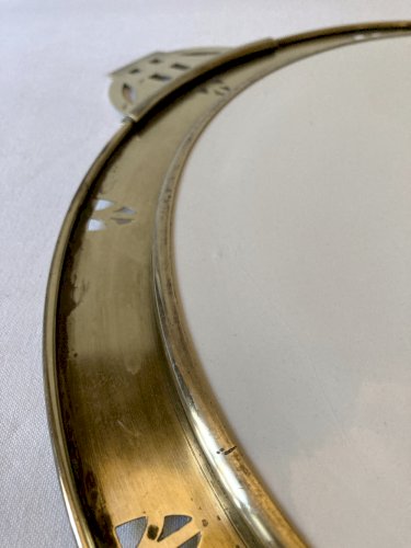 Plateau Art Nouveau en faïence avec monture en laiton