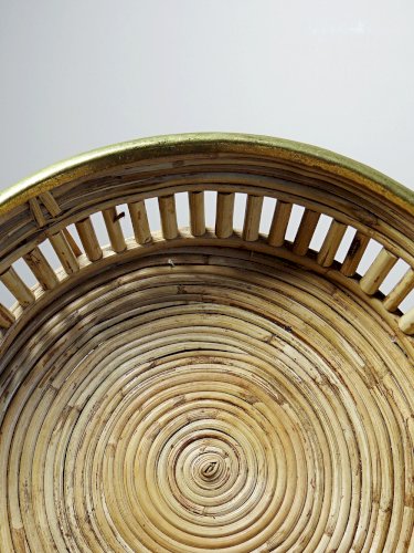 Plateau, corbeille rond en bambou clair cerclage laiton vintage Italie années 70