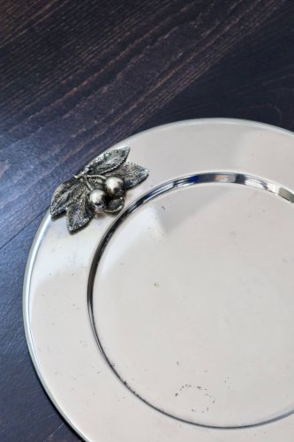 Plateau de service rond vintage métal argenté cerises en relief