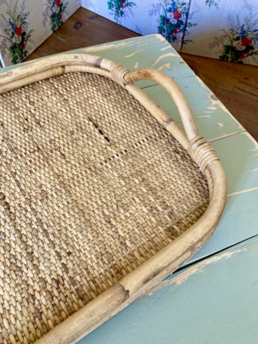 Plateau de service vintage en bambou et rotin