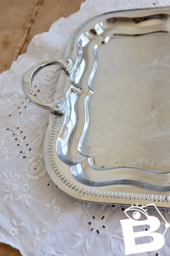 Plateau de service vintage en métal argenté – Poignées