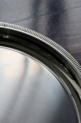 Plateau de service vintage rond métal argenté - Style bistrot