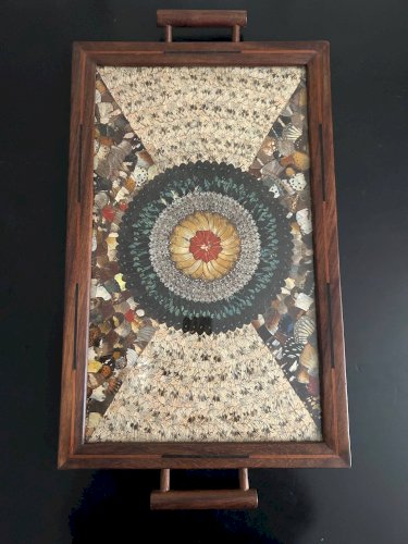Plateau en bois et décor ailes de papillons