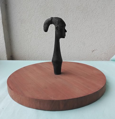 Plateau en bois tête africaine