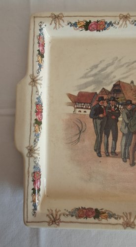 Plateau en faïence modèle Obernai par Henri Loux pour U&C Sarreguemines.  Vers 1920