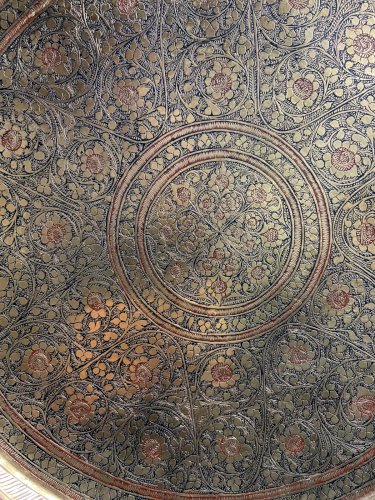 Plateau en laiton à décor floral rayonnant finement ciselé Syrie Damas début XXe