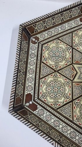 PLATEAU EN MARQUETERIE DAMASQUINE