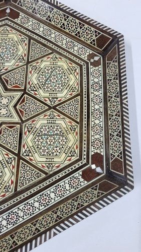 PLATEAU EN MARQUETERIE DAMASQUINE