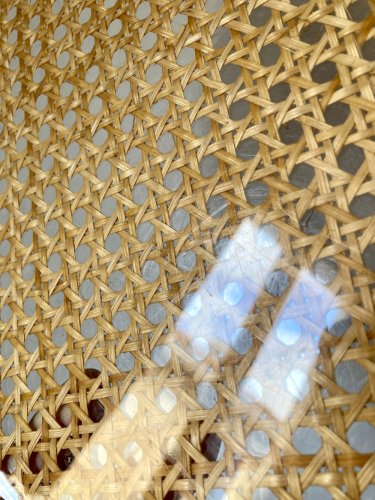 Plateau en plexiglas, cannage & laiton, 1970, attribué à Roche Bobois