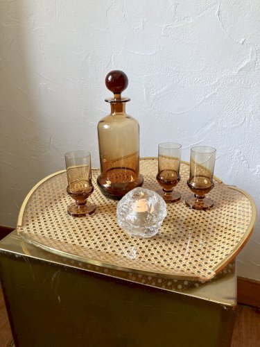 Plateau en plexiglas, cannage & laiton, 1970, attribué à Roche Bobois