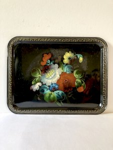 Plateau Jostovo en métal peint, motifs fleurs, Made in USSR