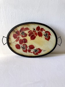 Vintage oval tray in molded resin and hammered metal, hazel tree decor, signed Datty, circa 1950-1960.
