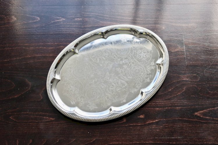 Plateau ovale vintage métal argenté - Motif gravé rocaille