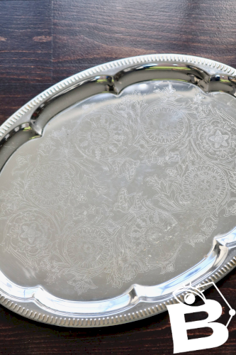 Plateau ovale vintage métal argenté - Motif gravé rocaille