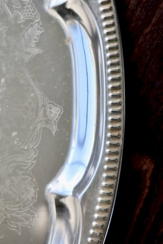 Plateau ovale vintage métal argenté - Motif gravé rocaille