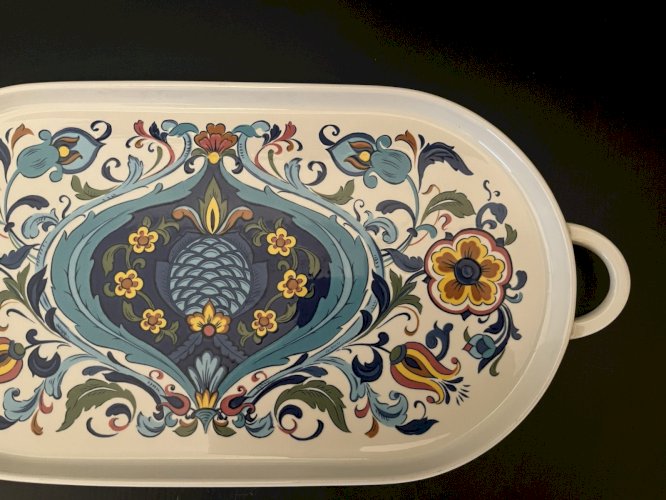 Plateau , Plat de service VILLEROY & BOCH modèle IZMIR vintage 1973 .