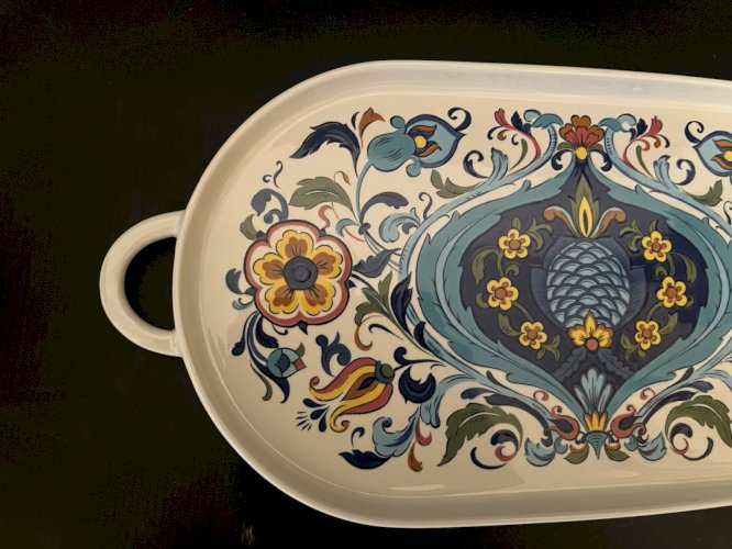 Plateau , Plat de service VILLEROY & BOCH modèle IZMIR vintage 1973 .