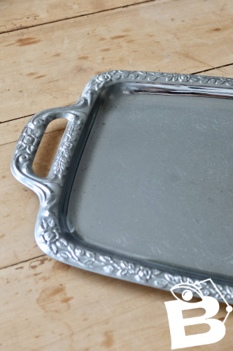 Plateau rectangulaire vintage en métal argenté brillant - Motif gravé