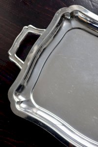 Plateau rectangulaire vintage en métal argenté brillant - Style bistrot