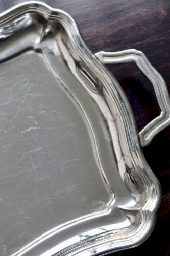 Plateau rectangulaire vintage en métal argenté brillant - Style bistrot