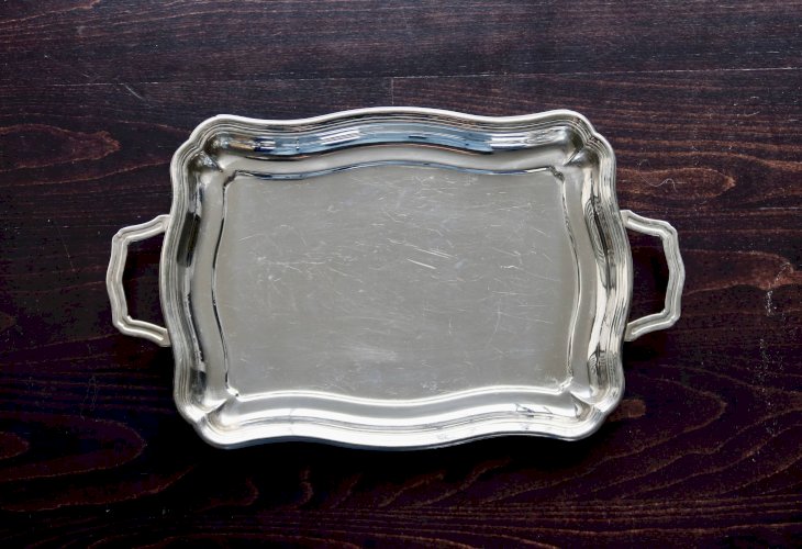 Plateau rectangulaire vintage en métal argenté brillant - Style bistrot