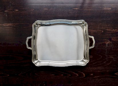 Plateau rectangulaire vintage en métal argenté