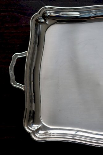 Plateau rectangulaire vintage en métal argenté