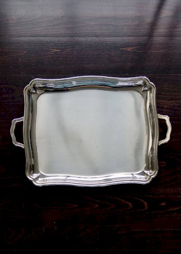 Plateau rectangulaire vintage en métal argenté