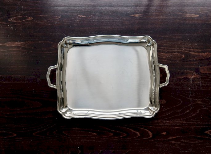 Plateau rectangulaire vintage en métal argenté