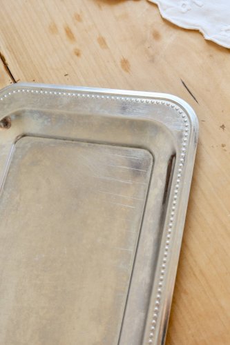 Plateau rectangulaire vintage Guy Degrenne métal argenté bord perlé