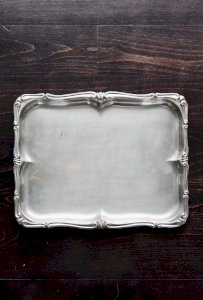 Plateau rectangulaire vintage métal inoxydable - Bord rocaille