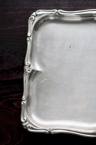 Plateau rectangulaire vintage métal inoxydable - Bord rocaille